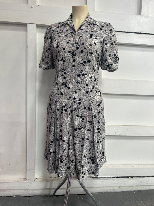 ST MICHEALS - A LITTLE MONOTONE sz 18