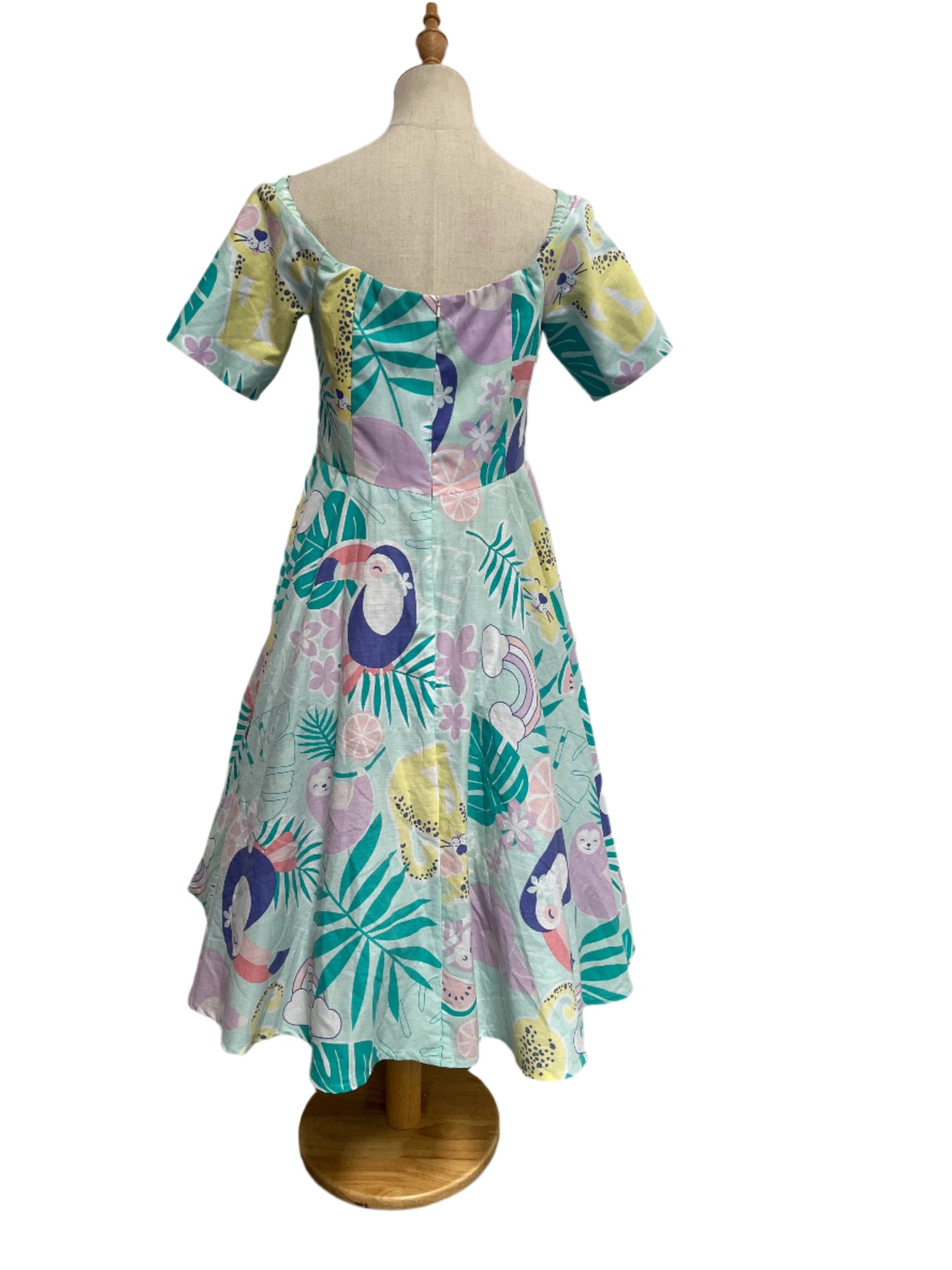 JUNGLE PASTEL DRESS sz 10