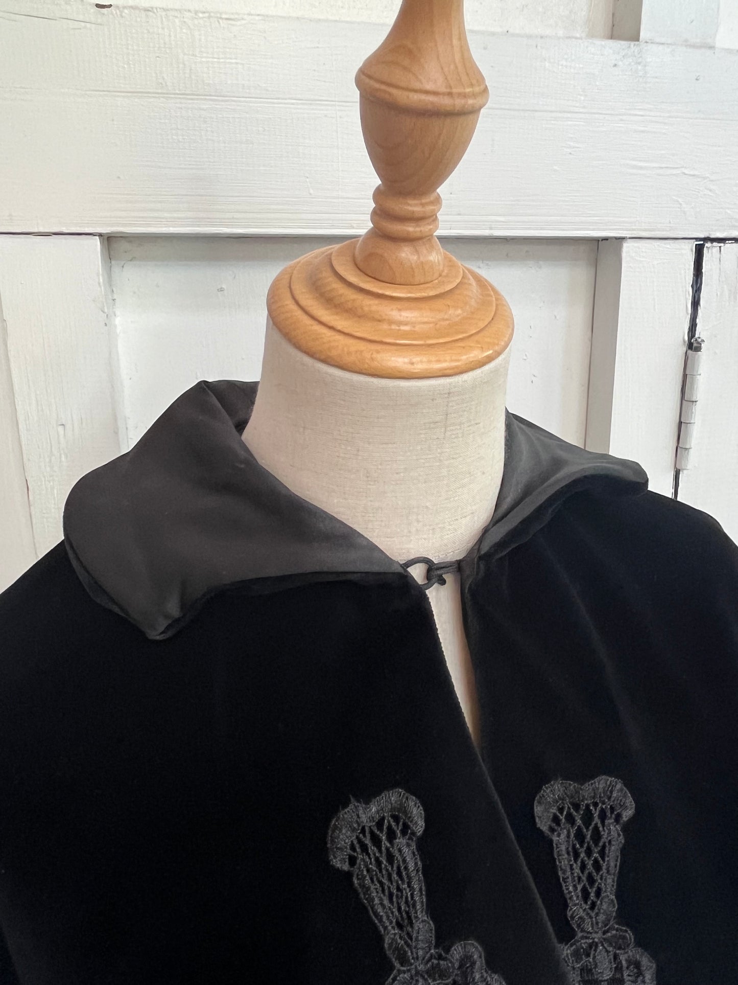 BLACK VICTORIAN CAPE