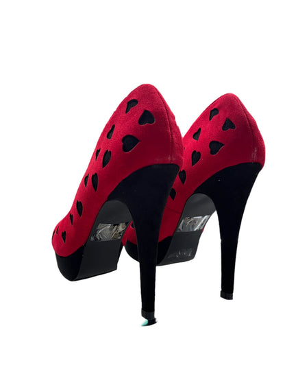 DISNEY - QUEEN OF HEART HEELS sz 8