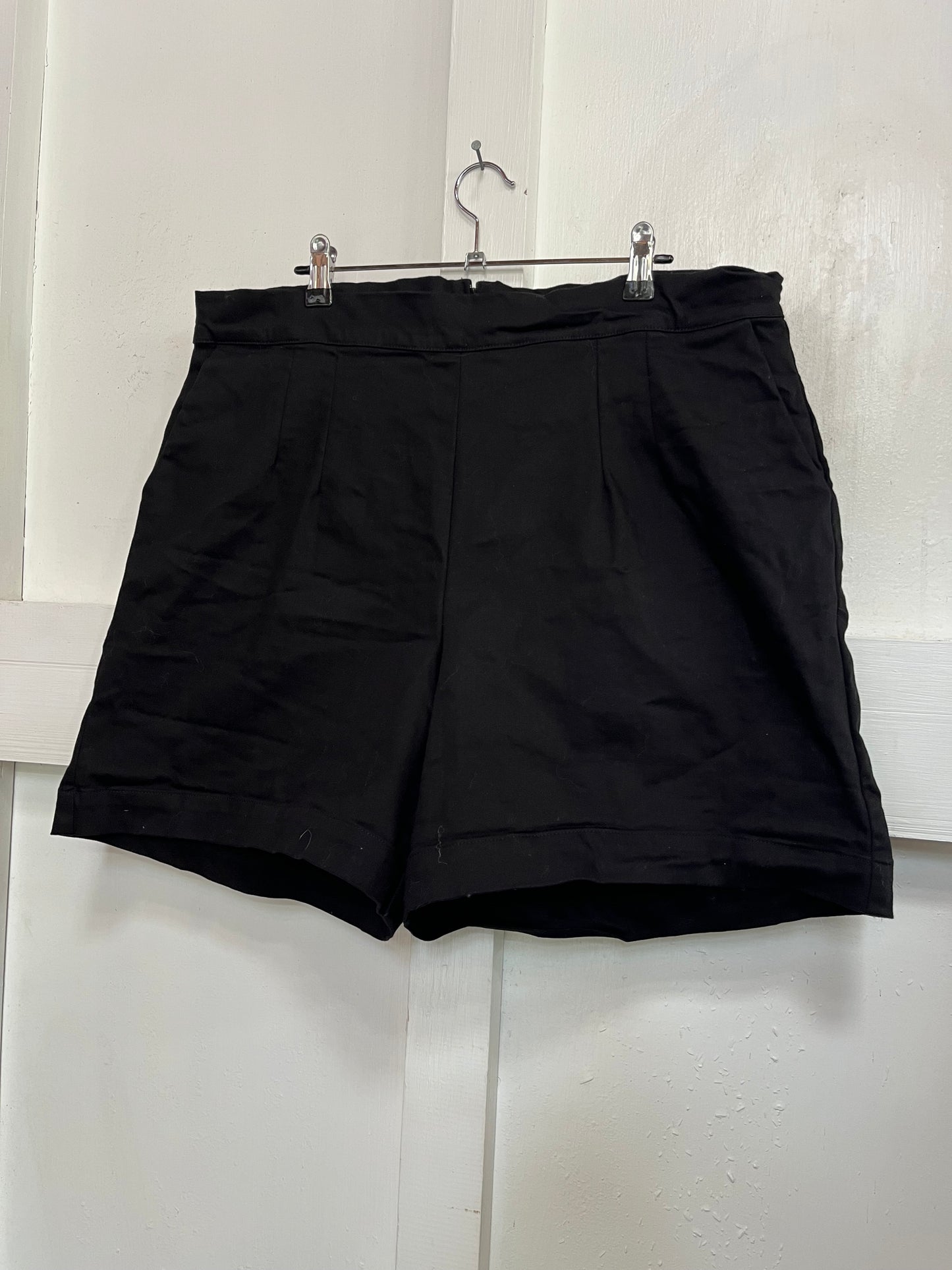 VIXEN - BLACK SHORTS - 2x