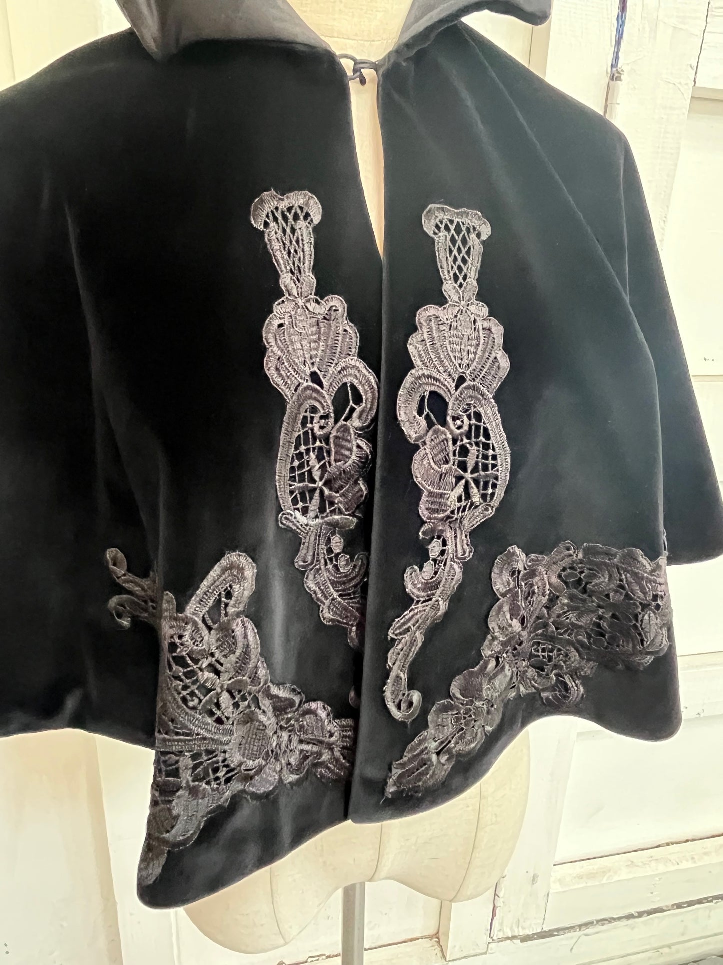 BLACK VICTORIAN CAPE