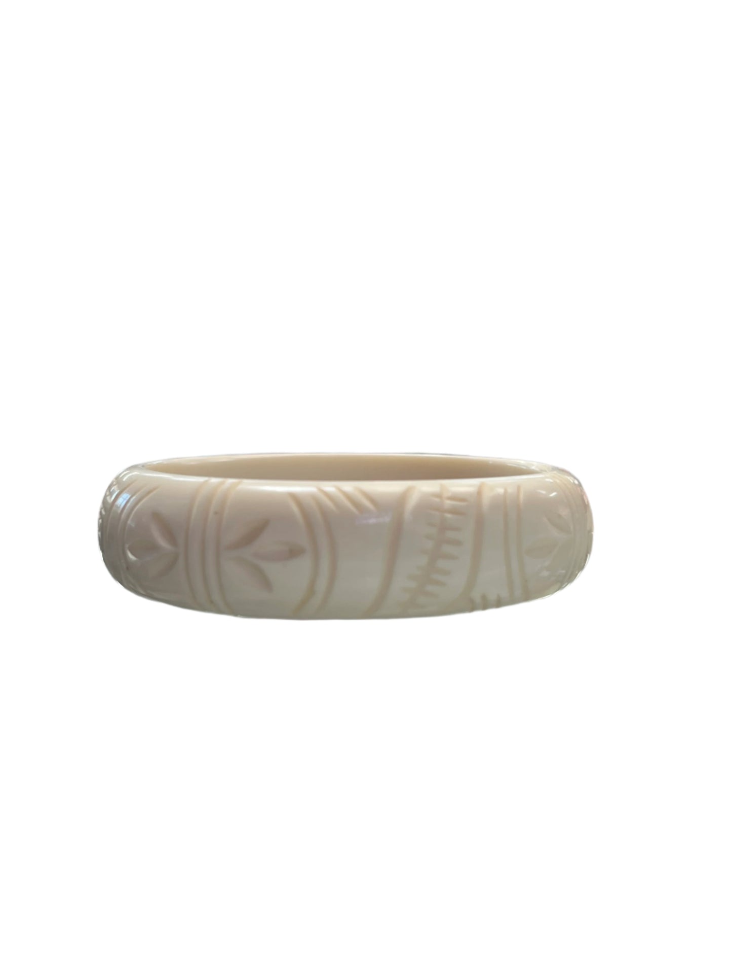 CREAM CARVE DUCHESS BANGLE