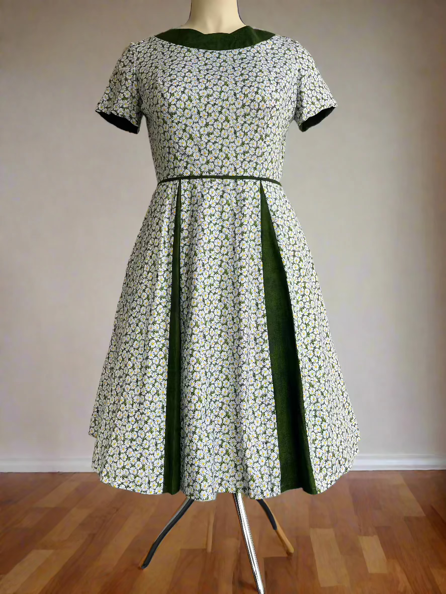 CLASSIC DE-VILLE GREEN DAISY SWING DRESS