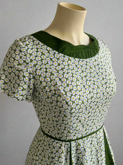 CLASSIC DE-VILLE GREEN DAISY SWING DRESS