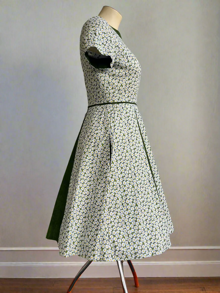 CLASSIC DE-VILLE GREEN DAISY SWING DRESS