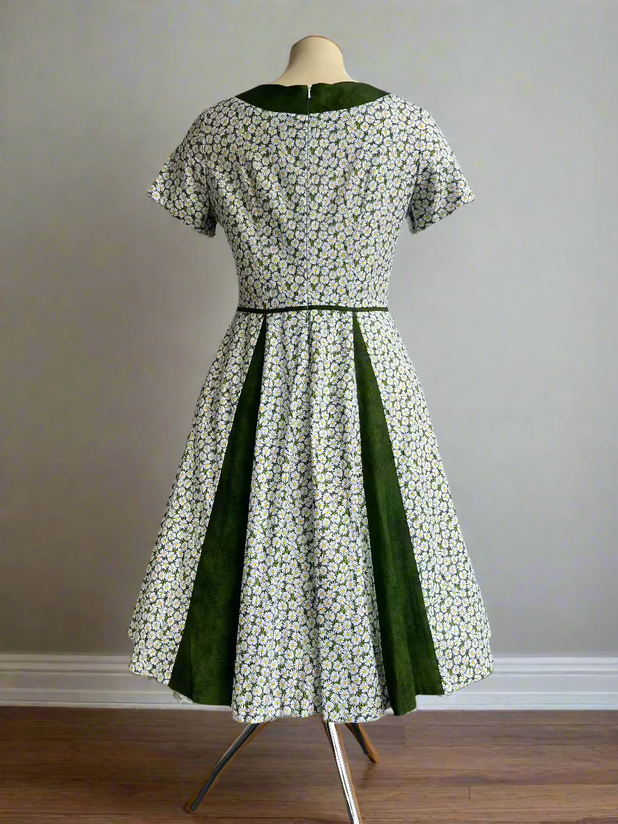 CLASSIC DE-VILLE GREEN DAISY SWING DRESS