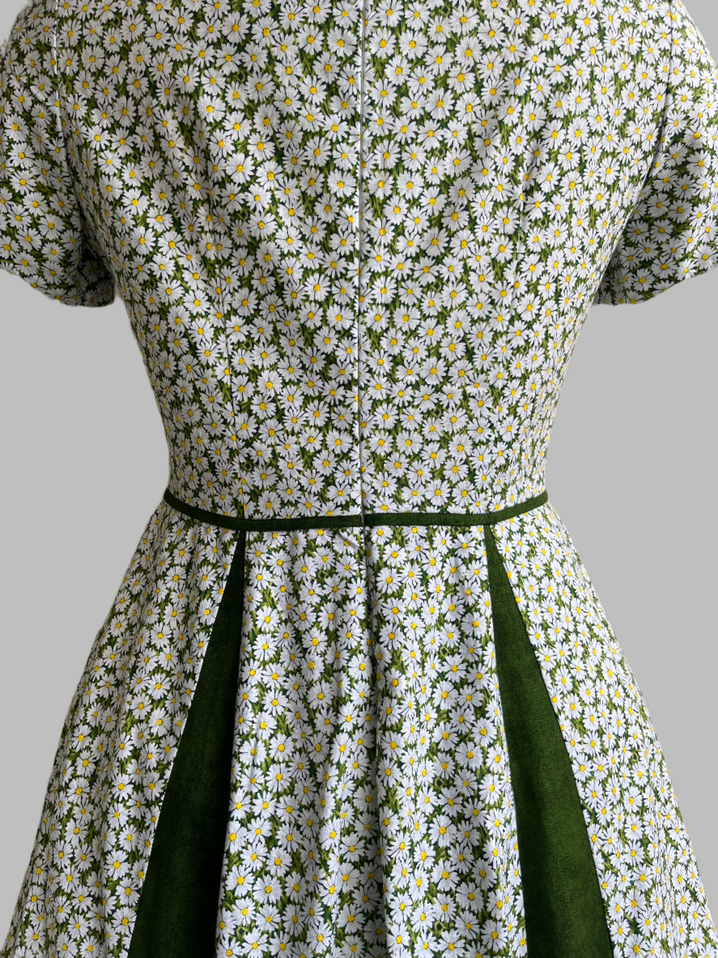 CLASSIC DE-VILLE GREEN DAISY SWING DRESS