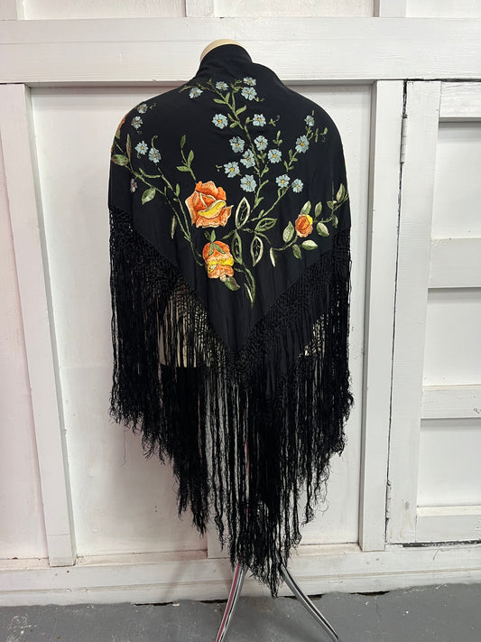 STUNNING VINTAGE SHAWL