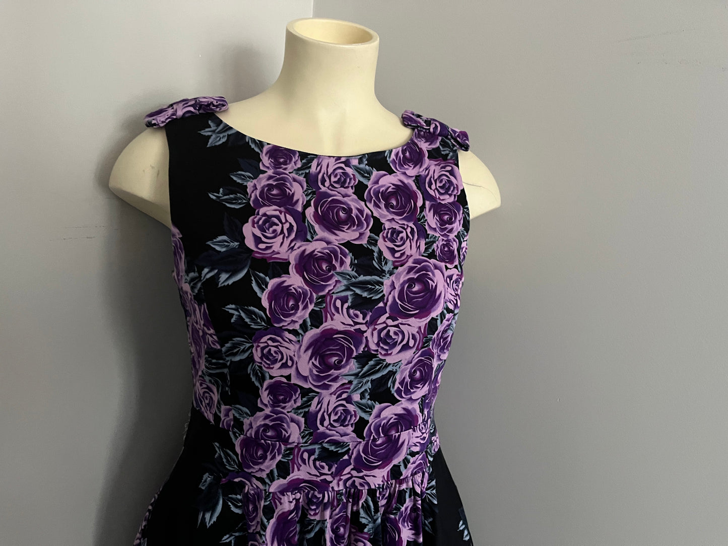 LADY VINTAGE PURPLE FLORAL DRESS SZ 18