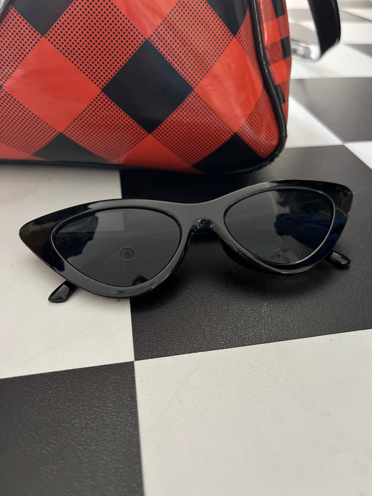 BLACK CATEYE SUNGLASSES