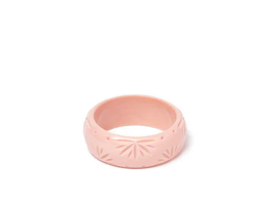 SHELL WIDE DUCHESS BANGLE