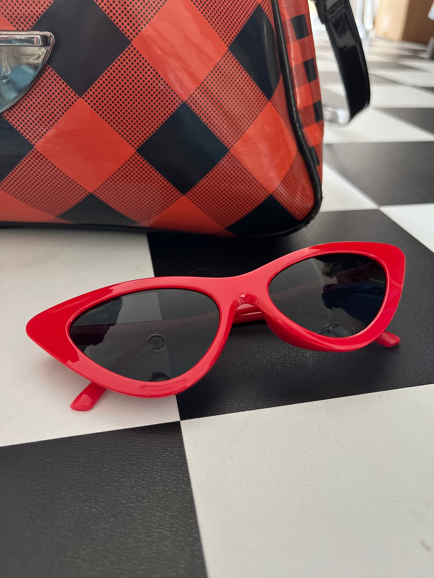 RED CATEYE SUNGLASSES